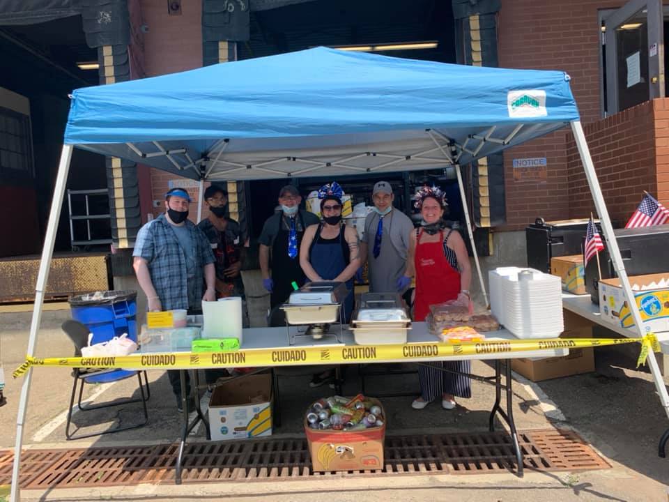 volunteers ready to serve for the holiday